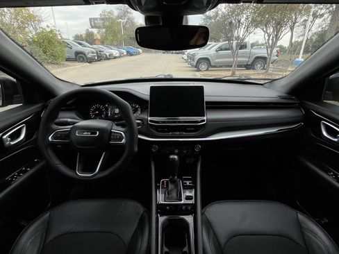 Used 2024 Jeep Compass Trailhawk image 10