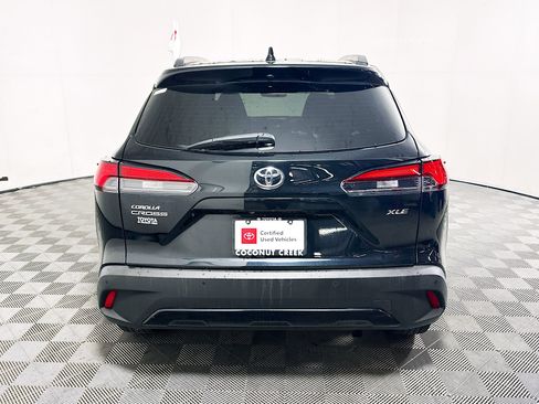 Used 2023 Toyota Corolla Cross XLE w/ Convenience Package FWD image 4