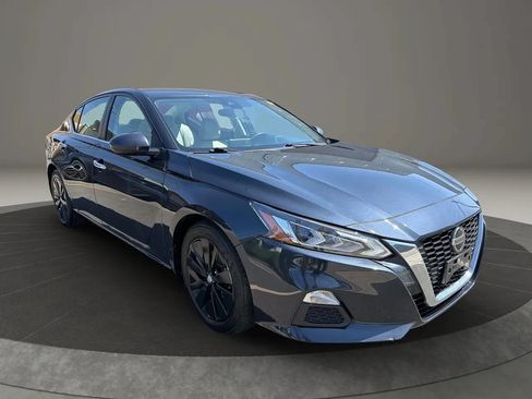 Used 2022 Nissan Altima 2.5 SV FWD image 3