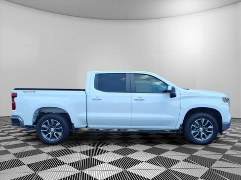 Used 2023 Chevrolet Silverado 1500 LT AWD/4WD image 30
