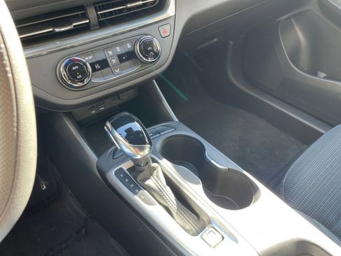 Used 2025 Buick Envista Preferred image 36