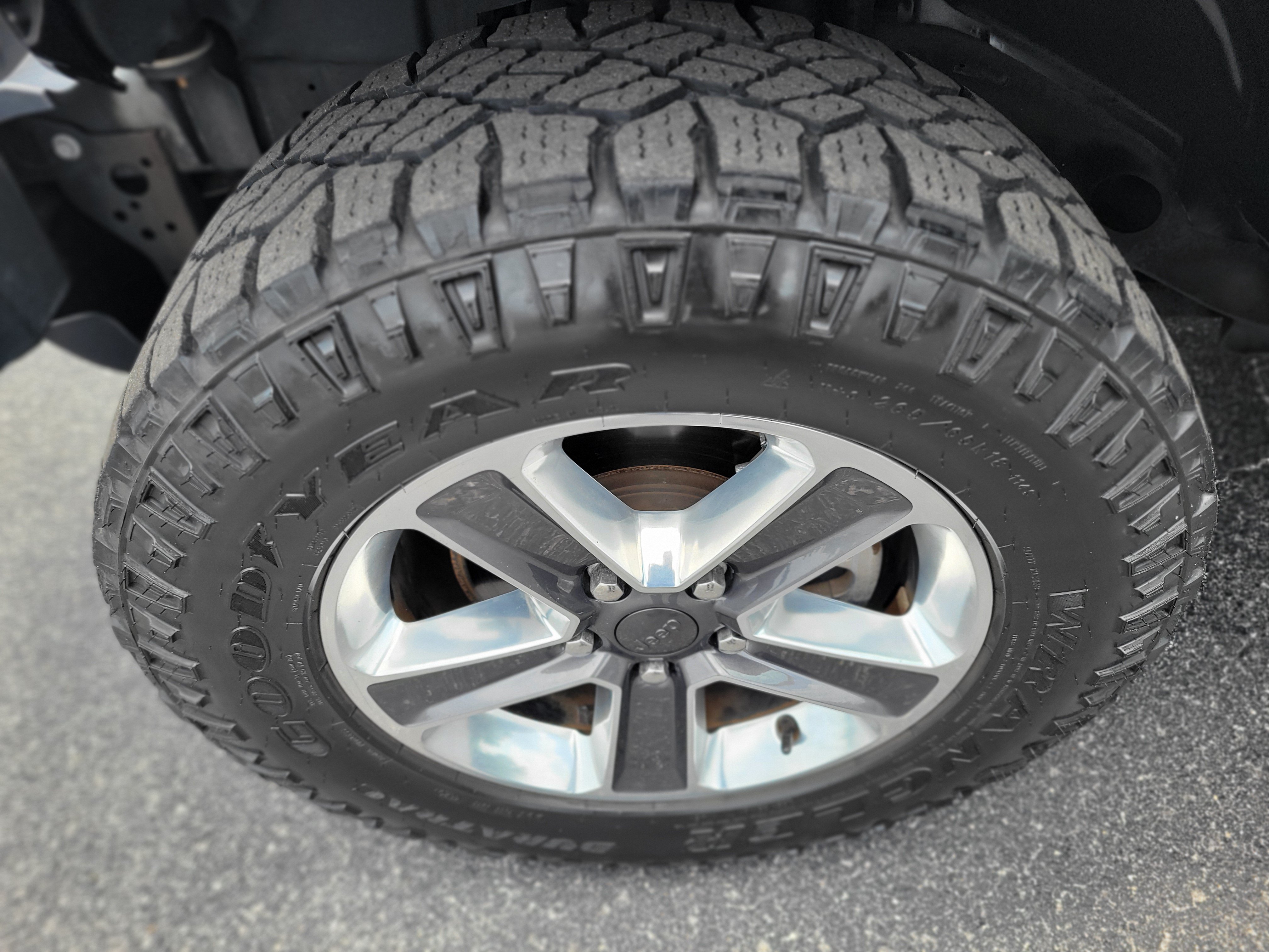 Used 2020 Jeep Wrangler Unlimited Sahara AWD/4WD image 33