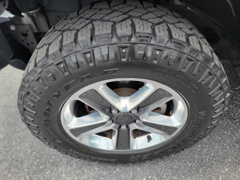 Used 2020 Jeep Wrangler Unlimited Sahara AWD/4WD image 33