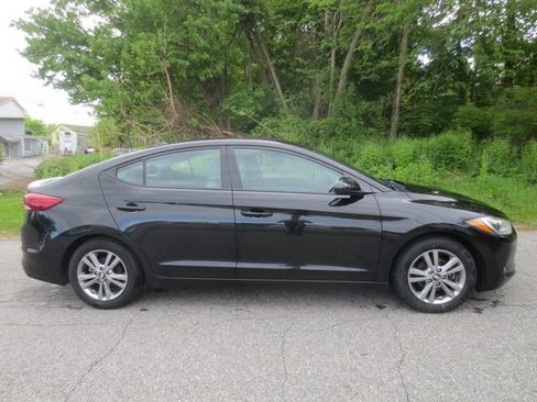 Used 2018 Hyundai Elantra Value Edition FWD image 11