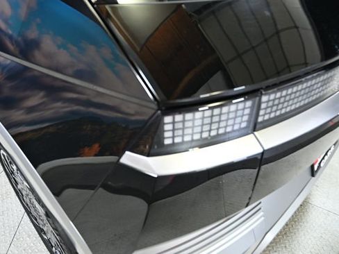 Used 2024 Hyundai Ioniq 5 Limited image 12