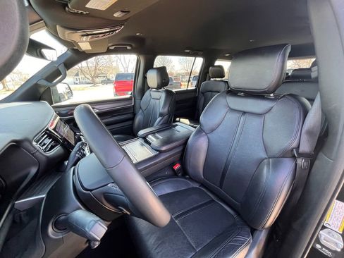 Used 2024 Jeep Wagoneer Series II w/ Flexible Seating Group image 22