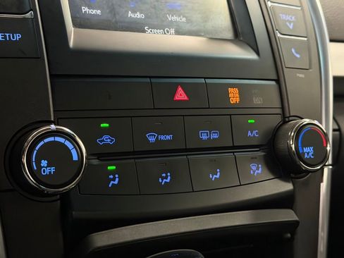 Used 2015 Toyota Camry SE image 19