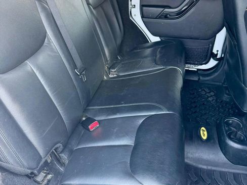 Used 2015 Jeep Wrangler Unlimited Sahara AWD/4WD image 5