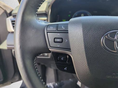 Used 2025 Toyota Camry SE w/ Convenience Package image 11