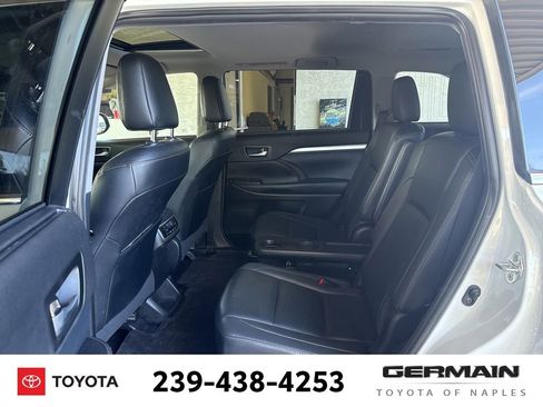 Used 2019 Toyota Highlander XLE FWD image 19