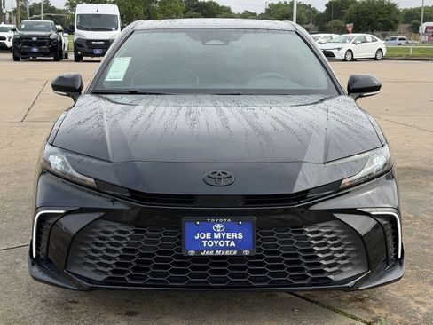 Used 2025 Toyota Camry SE w/ Convenience Package FWD image 3