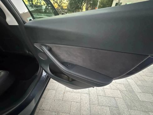 Used 2021 Tesla Model Y Long Range AWD/4WD image 27