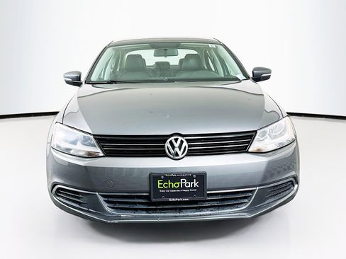 Used 2013 Volkswagen Jetta SE image 2