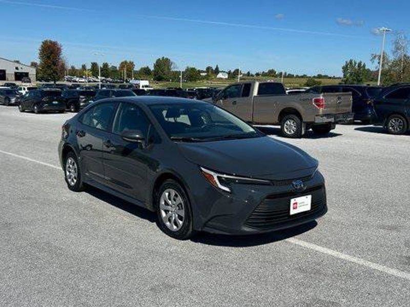 Certified 2025 Toyota Corolla LE image 1