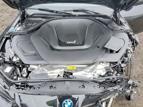 Used 2025 BMW i4 xDrive40i w/ M Sport Package image 9