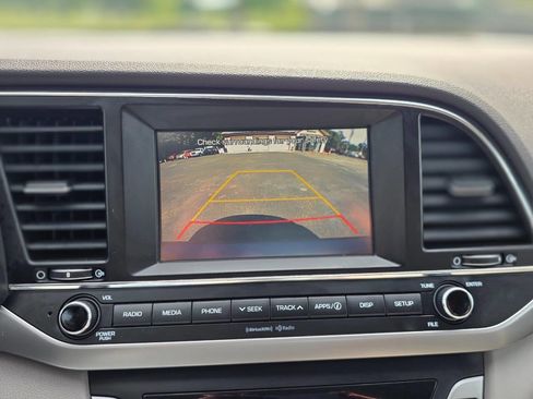 Used 2017 Hyundai Elantra SE FWD image 20