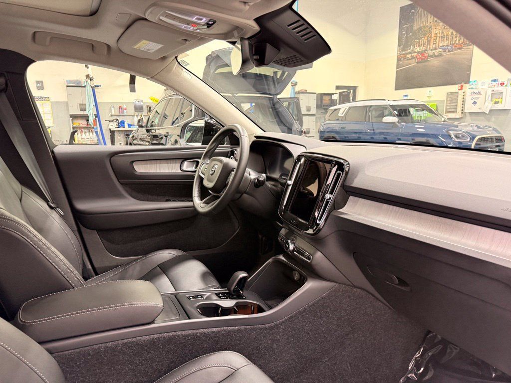 Used 2026 Volvo XC40 B5 Core AWD/4WD image 28