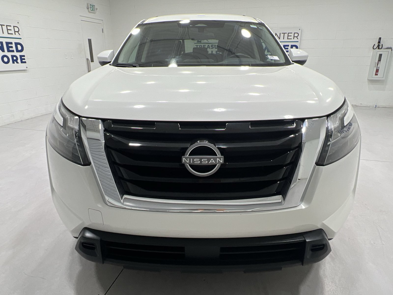 Used 2025 Nissan Pathfinder SV AWD/4WD image 3