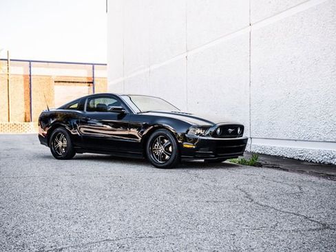 Used 2013 Ford Mustang GT Premium image 55