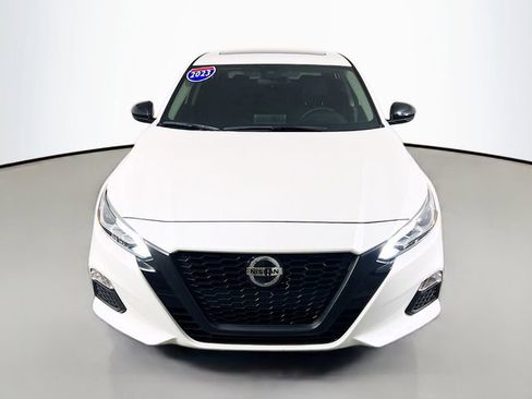 Used 2020 Nissan Altima 2.5 SR w/ Premium Package image 3