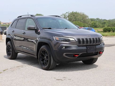 Used 2020 Jeep Cherokee Trailhawk w/ Cold Weather Group AWD/4WD image 4