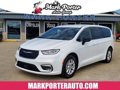 New 2026 Chrysler Pacifica Select