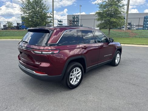 Certified 2024 Jeep Grand Cherokee Laredo X w/ Trailer Tow Package AWD/4WD image 10