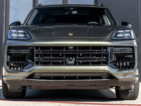 Used 2024 Porsche Cayenne Turbo image 15