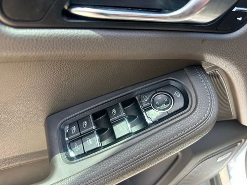 Certified 2023 Porsche Macan AWD/4WD image 18