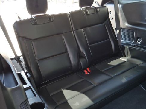 Used 2021 Ford Explorer XLT w/ Equipment Group 202A AWD/4WD image 28