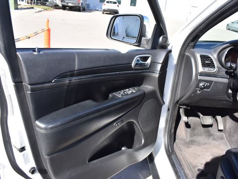 Used 2019 Jeep Grand Cherokee Limited image 23