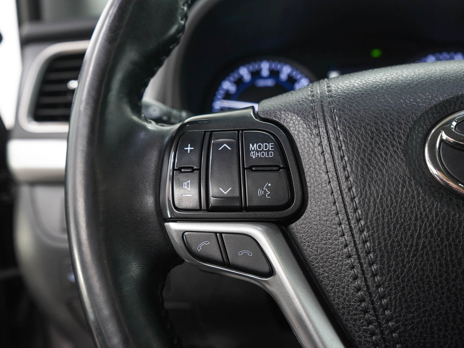 Used 2019 Toyota Highlander XLE AWD/4WD image 26