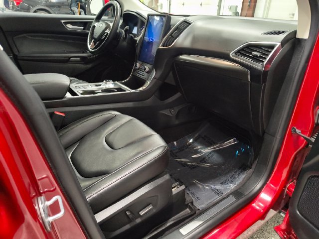Used 2022 Ford Edge Titanium w/ Class II Trailer Tow Package AWD/4WD image 24