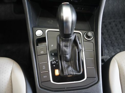Used 2020 Volkswagen Jetta R-Line w/ R-Line Cold Weather Package FWD image 22