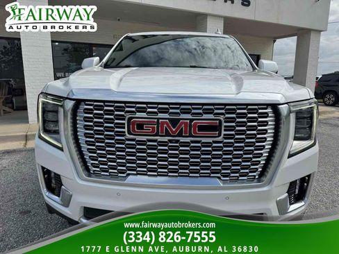 Used 2022 GMC Yukon Denali w/ Advanced Technology Package RWD image 3