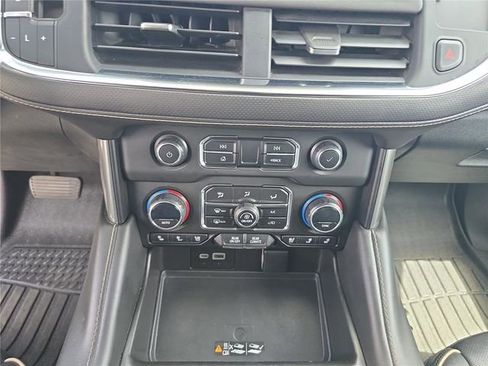 Used 2023 Chevrolet Suburban Premier AWD/4WD image 29
