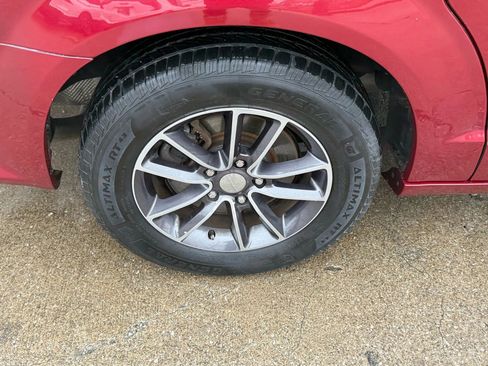 Used 2016 Dodge Grand Caravan SXT image 46