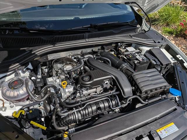 Certified 2025 Volkswagen Jetta SE w/ Sunroof Package FWD image 10