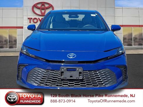 Certified 2025 Toyota Camry SE w/ Convenience Package FWD image 2