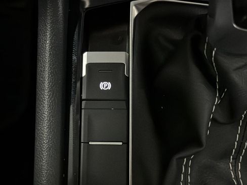 Used 2025 Volkswagen Taos SE image 36