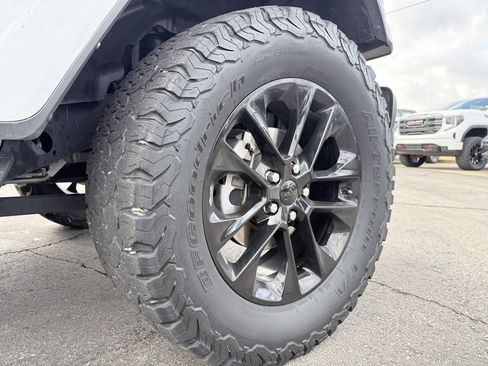 Used 2021 Jeep Wrangler Unlimited Sahara w/ Cold Weather Group image 31