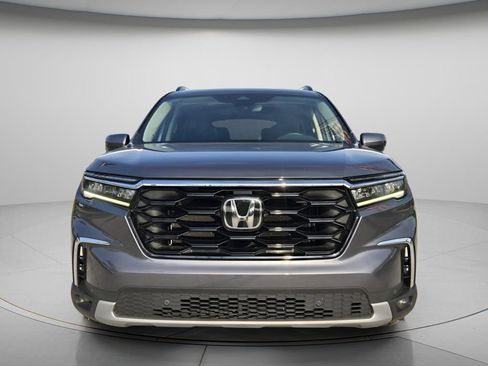 Used 2023 Honda Pilot Touring image 5