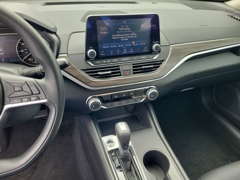 Certified 2025 Nissan Altima 2.5 SV FWD image 21