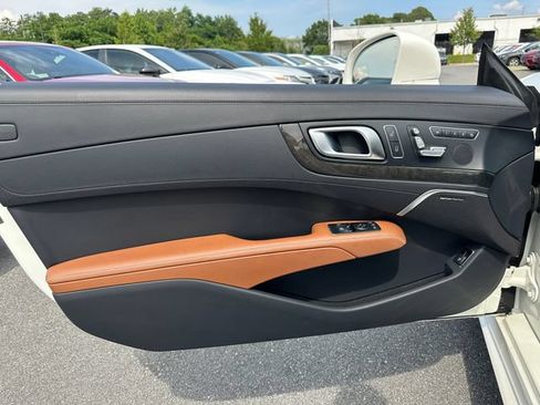 Used 2017 Mercedes-Benz SL 550 image 10