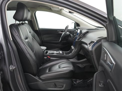 Used 2022 Ford Edge Titanium AWD/4WD image 11