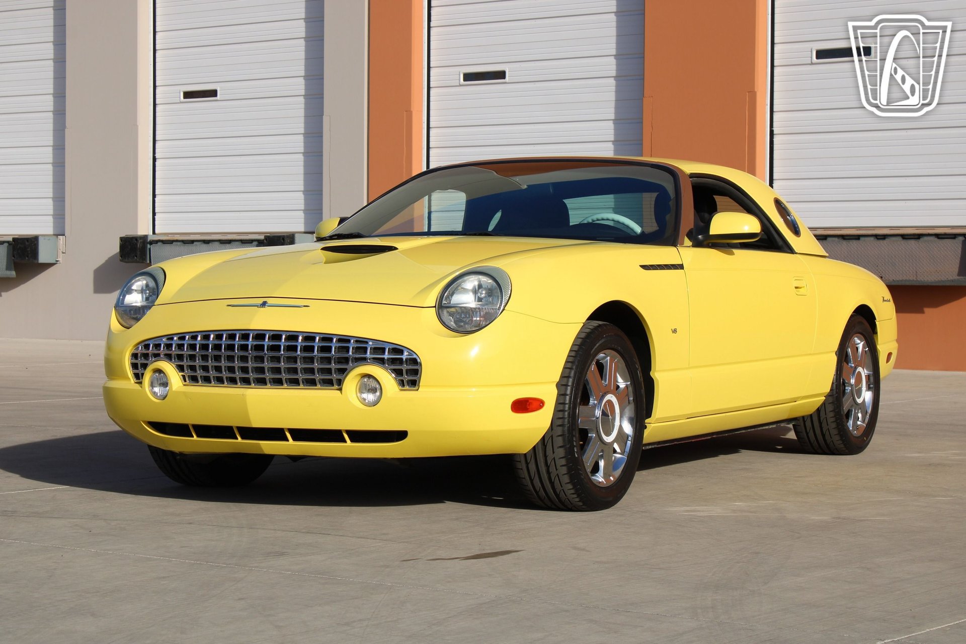 Used 2004 Ford Thunderbird RWD image 3