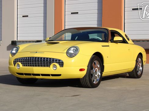 Used 2004 Ford Thunderbird image 3