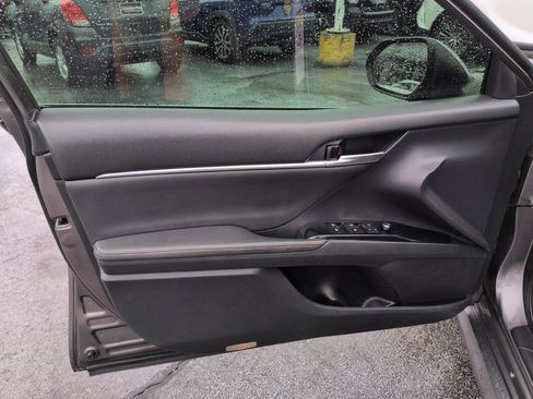 Used 2019 Toyota Camry XLE FWD image 10