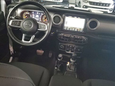 Used 2018 Jeep Wrangler Unlimited Sahara image 12