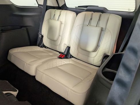 Used 2017 Ford Explorer Platinum AWD/4WD image 29